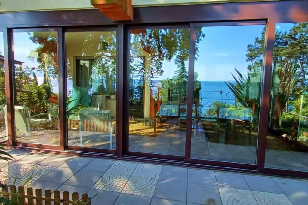 Brezza Marina - Appartamento In Villa Fronte Mare 的里雅斯特 外观 照片