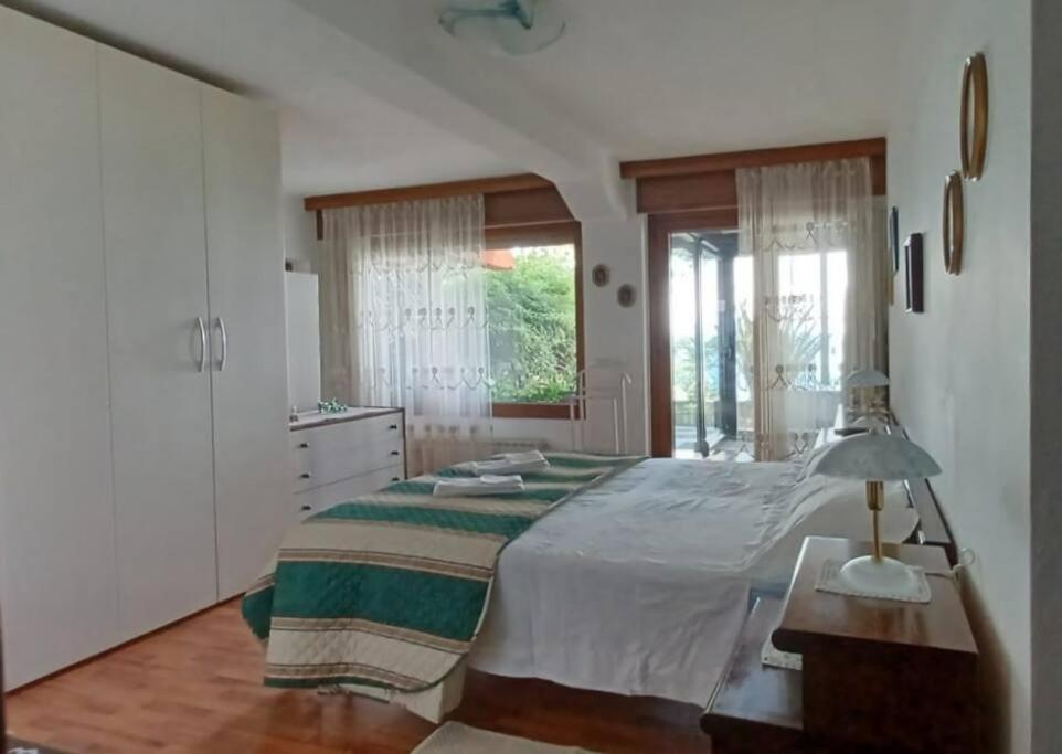 Brezza Marina - Appartamento In Villa Fronte Mare 的里雅斯特 外观 照片
