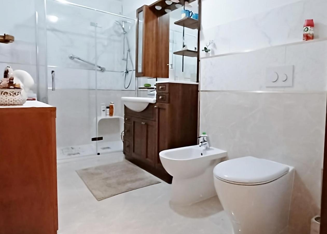 Brezza Marina - Appartamento In Villa Fronte Mare 的里雅斯特 外观 照片